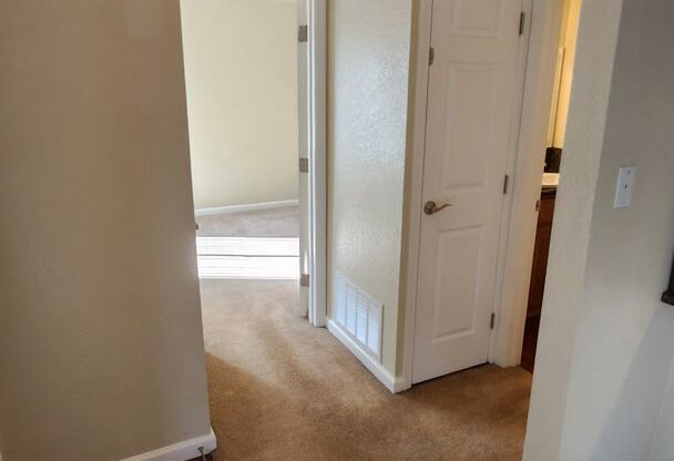 1 bed, 1 bath, 700 sqft, $1,730, Unit 240