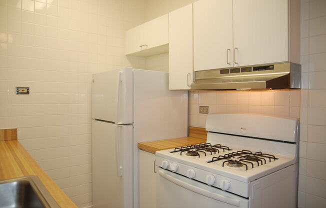 Studio, 1 bath, 425 sqft, $1,575, Unit 429-106