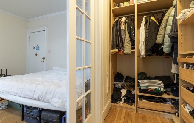 Studio, 1 bath, 375 sqft, $2,400, Unit 224