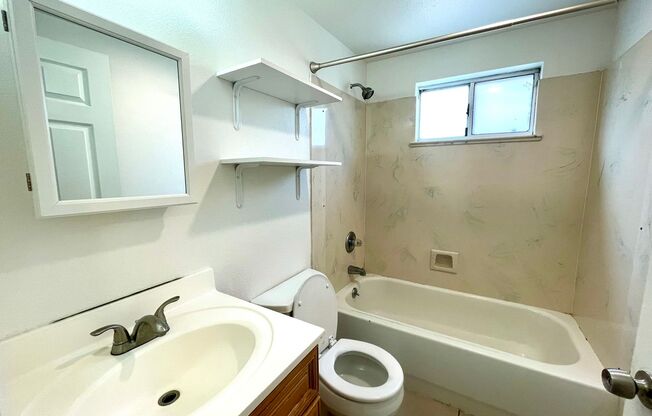 1083-1085 67th St, Oakland, CA 94608