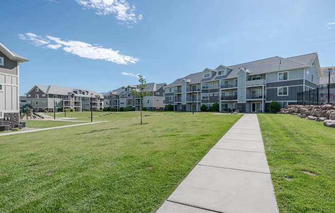 the preserve at ballantyne commons yard and apartment buildings