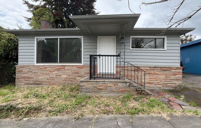 Renovated 3-Bedroom Home with Modern Kitchen & Expansive Primary Suite