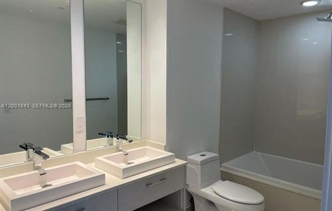 1 bed, 1 bath, 609 sqft, $3,450, Unit 55 SW 9th St # 3102