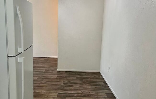 2 beds, 1 bath, 800 sqft, $1,325, Unit 10B