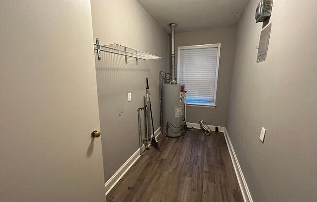 2 beds, 1 bath, $975, Unit Unit A