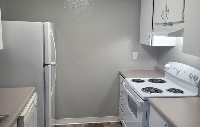 3 beds, 1.5 baths, 1,059 sqft, $1,575, Unit 601 E204
