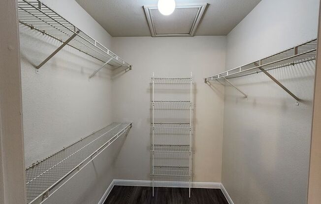 1 bed, 1 bath, 802 sqft, $1,375, Unit 712-u