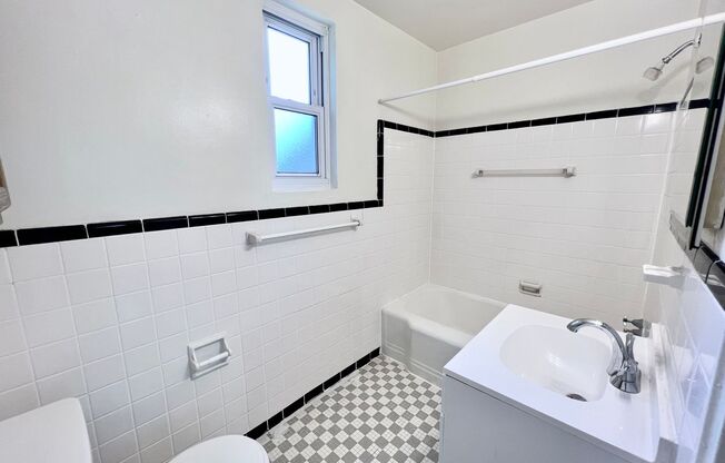 1 bed, 1 bath, 573 sqft, $850, Unit 314B Ash