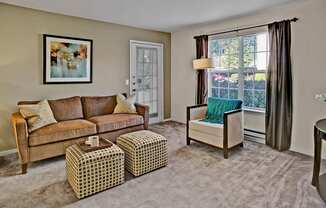 Breckenridge living room Apartments in Everett, WA
