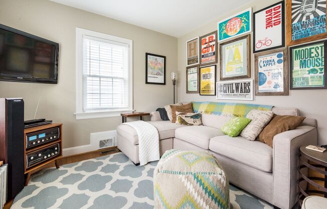Gorgeous, Quaint 4 Bedroom Cape in Sauer's Gardens Available August 20th!