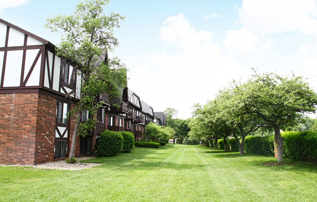 Meticulous Landscaping at Brookside Apartments, Springfield, MI