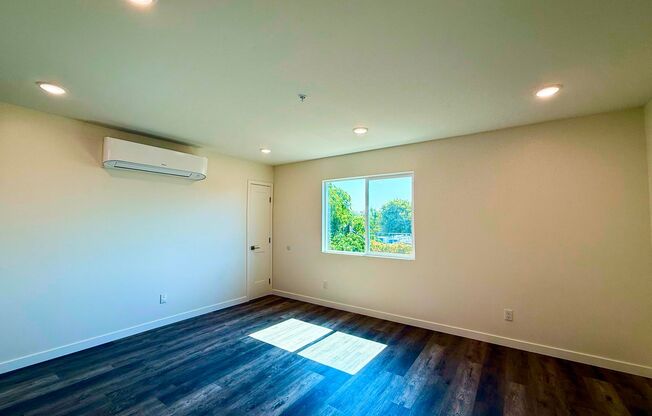 Welcome to Your Bright and Spacious Upstairs Apartment with Private Balcony!