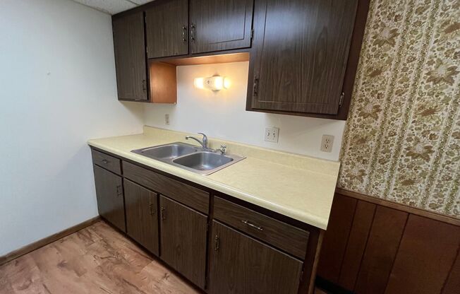 1 bed, 1 bath, 700 sqft, $949, Unit Unit 9