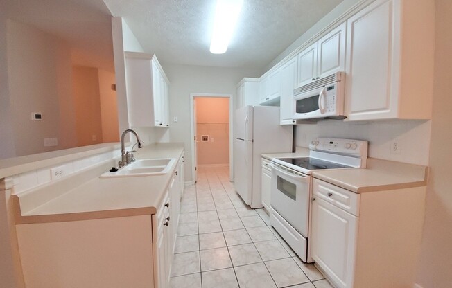 3 beds, 2 baths, $1,400