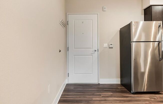 2 beds, 1 bath, 751 sqft, $1,995, Unit 305