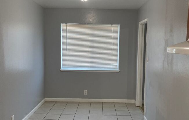 2 beds, 1 bath, $2,200, Unit T4