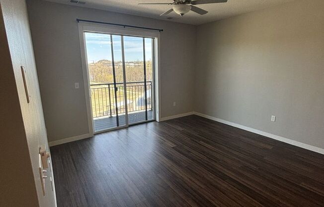 1 bed, 1 bath, 929 sqft, $1,800, Unit 208