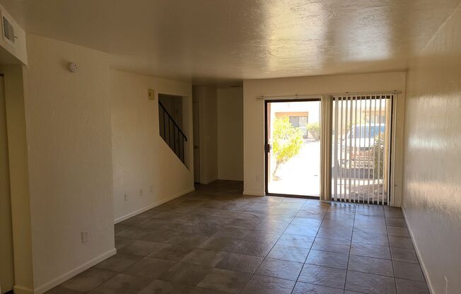 2 beds, 1 bath, $1,225