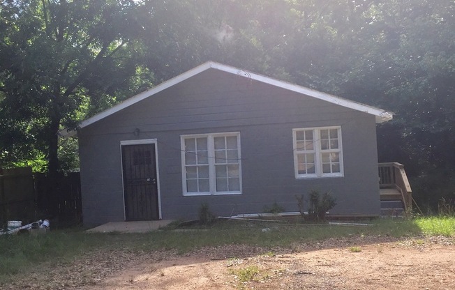 1 Bed 1 bath house with a lot of yard space! Call now!