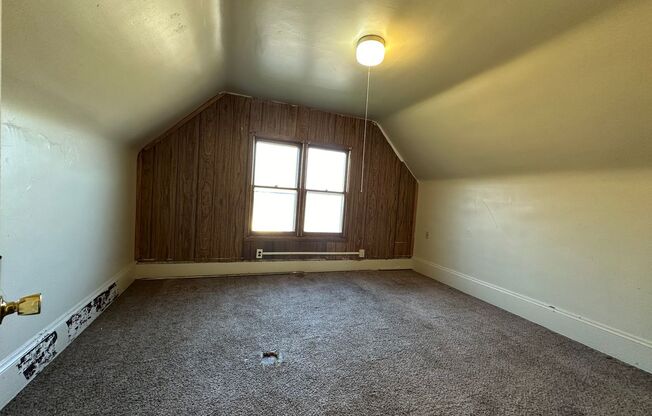 3 beds, 1 bath, $950