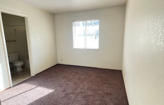 1 bed, 1 bath, $1,050, Unit Apt 4