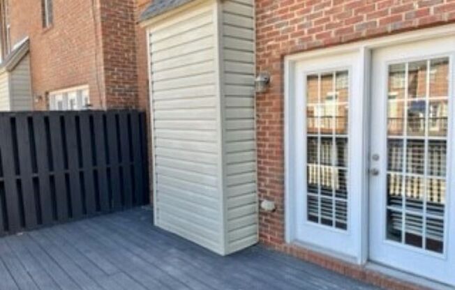 Fabulous 2 bedroom, 2 1/2 bath Townhome for Rent