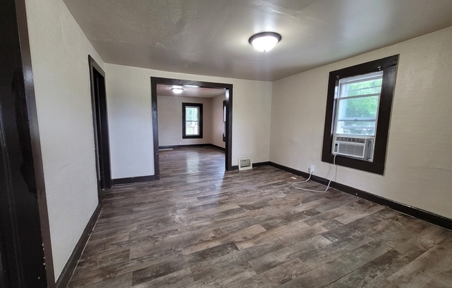 216 W FOSTER ST