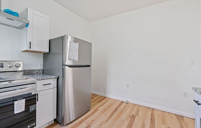 2 beds, 1 bath, $1,200, Unit Unit 4