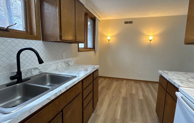 1 bed, 1 bath, $775, Unit 5