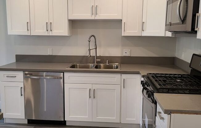 1 bed, 1 bath, $2,145, Unit 14707 Unit #7