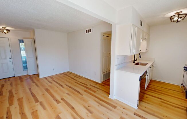 Central Austin One Bedroom Gem – Walk to Central Market!