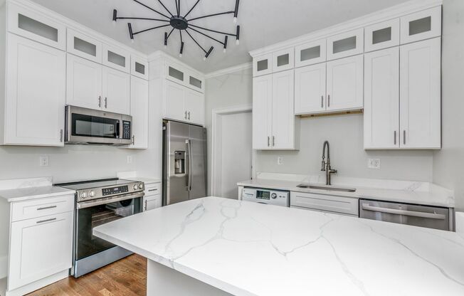 Just Renovated! Washington Square - Close to T / Star Market