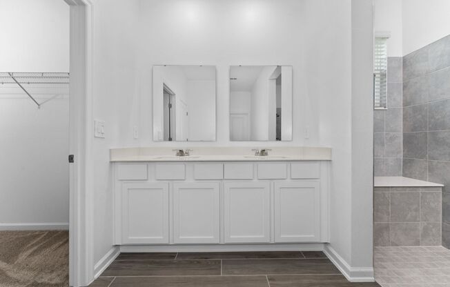 4 beds, 2 baths, $2,600, Unit Knightsbridge