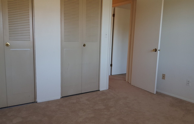 2 beds, 1 bath, $1,250, Unit APARTMENT E