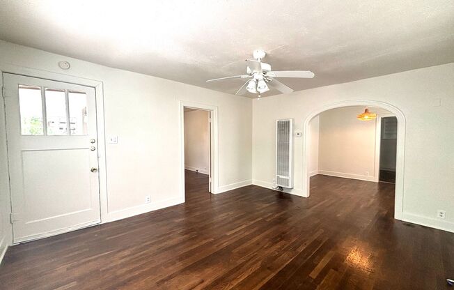 4 Bedroom in Hyde Park!  Prelease for August.-4910 Ave H