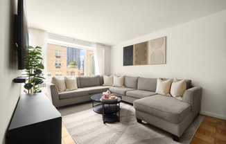 411 E 53 ST
