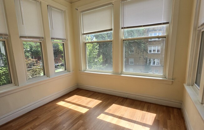 2606 West Argyle Street