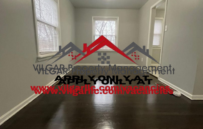 Duplex home ! 3 bed, 3 story, 1 bath home in Gary, IN