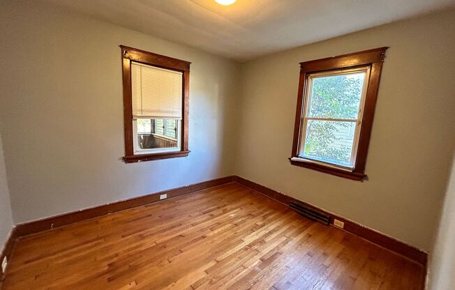 3 beds, 1 bath, $1,300