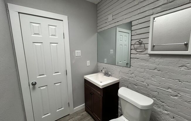 Studio, 1 bath, 550 sqft, $1,095, Unit 236