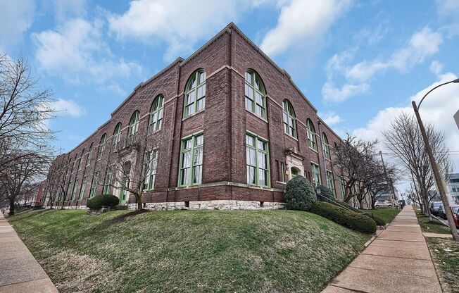 The Gang Gets a TV Show-worthy Loft