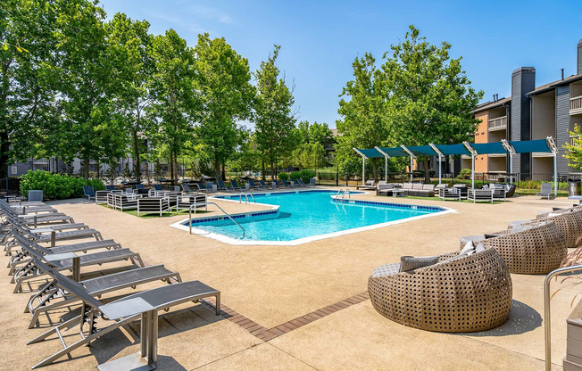 Grandview Apartments - Swimming Pool 1