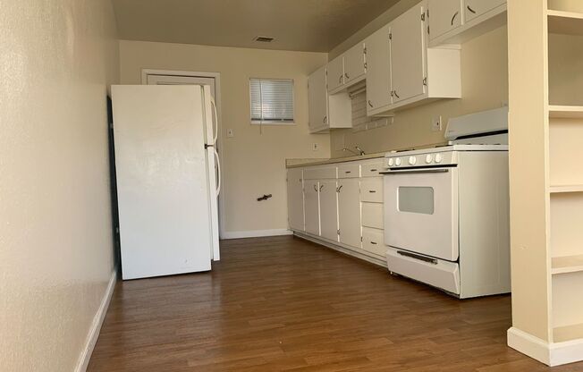 2 beds, 1 bath, 750 sqft, $925, Unit 2