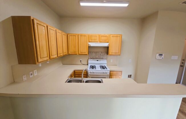 3 beds, 2.5 baths, $1,495, Unit UNIT B