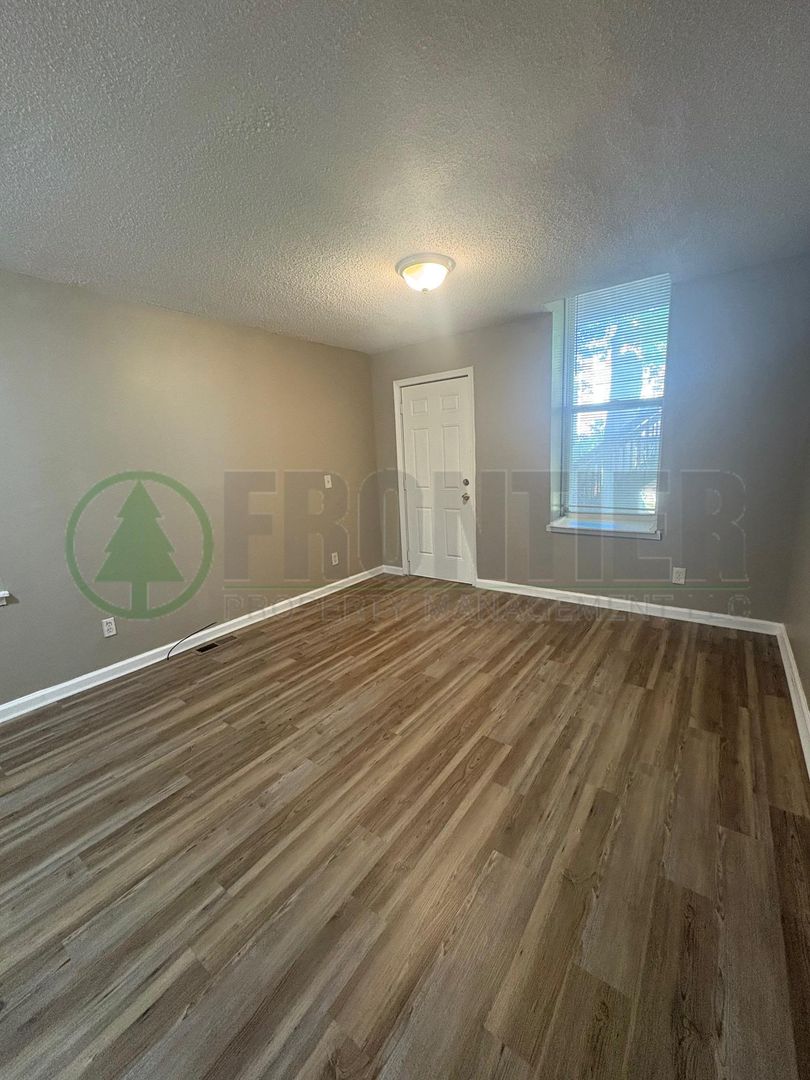 1717 S Tucker Blvd (Maintenance Call First)