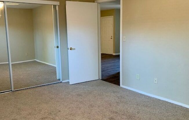 2 beds, 1 bath, 938 sqft, $1,800, Unit 403