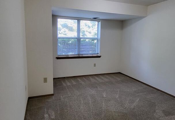 1 bed, 1 bath, 700 sqft, $1,415, Unit 58