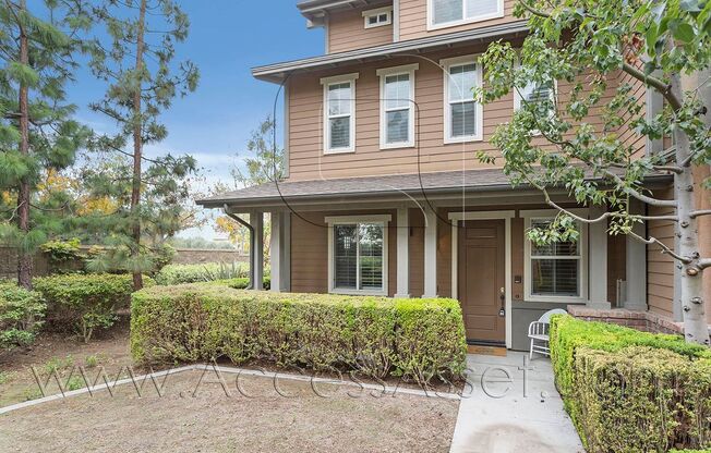 Beautiful 3 Bed/3.5 Bath Condo In Tustin!