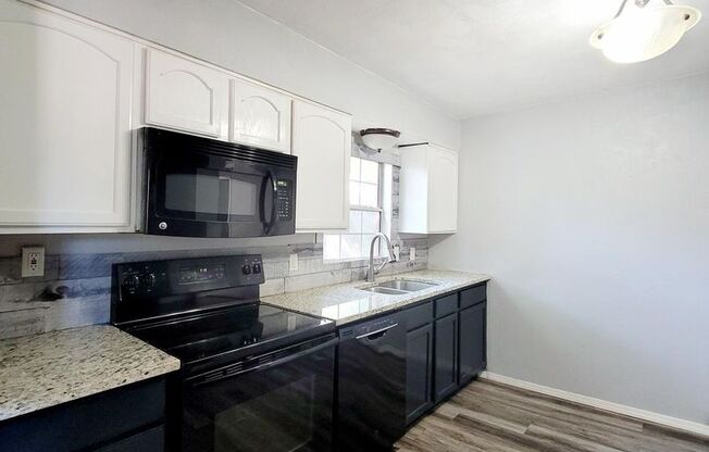 Cozy 2-Bed In Home in Old Colorado City and Downtown!