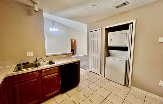 3 beds, 2 baths, $1,500, Unit # 709